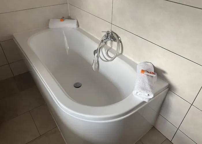 Geraeumige - Ideal Fuer Monteure In Foerderstedt, * Stassfurt